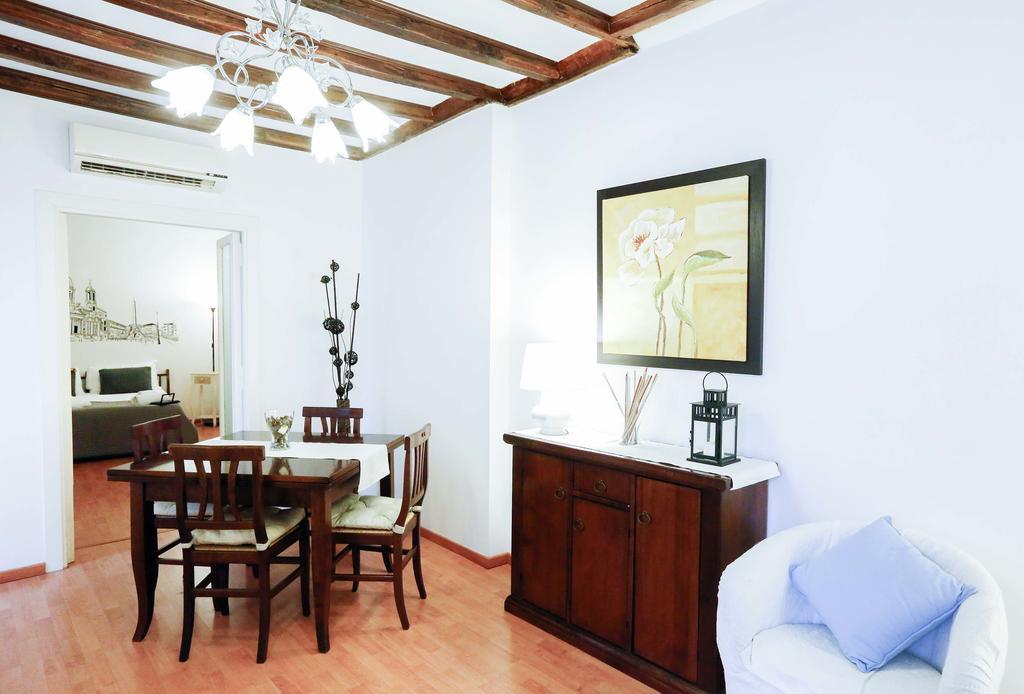 Apartment Governo Vecchio 91 Rome